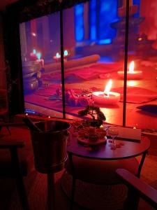 B&B / Chambres d'hotes Multiverse Suite immersive : photos des chambres