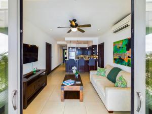 360 Splendor 302-Ocean View Condo-Breakfast Included!