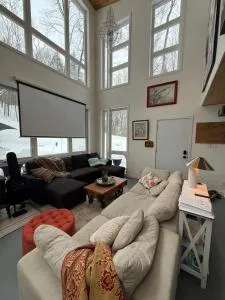 Cozy, luminous and charming retreat - Гоксбері