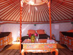 Вила &Ocirc; Yourtes De Provence Plan-dʼOrgon Франция