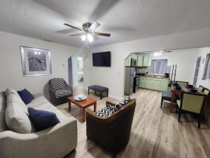 JDC Cozy House in Seminole Heights