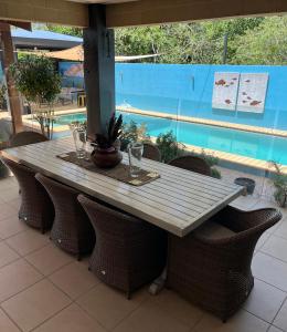 STUNNING MAGNETIC ISLAND HOME, PRIVATE, LARGE POOL, CHILDREN AND PETS on REQUEST PLEASE