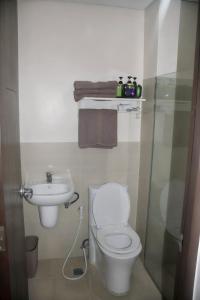 Cozy 1 Bed Studio - Minutes to NAIA and MOA!