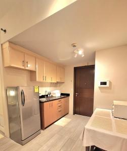 Across Manila Airport NAIA T3 Comfy Unit with Balcony