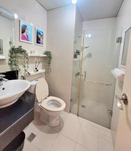 Across Manila Airport NAIA T3 Comfy Unit with Balcony