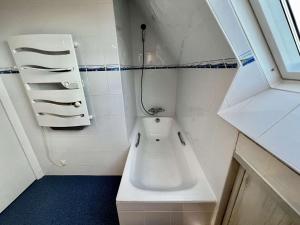 Villas Erdeven - Villa 4 pieces - 114 m² - 8 pers - A 500 m de la plage - FR-1-479-215 : photos des chambres