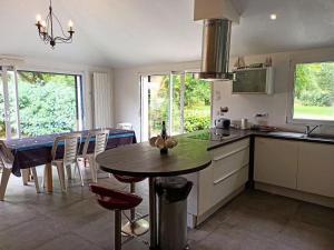 Maisons de vacances Charmante Longere Bretonne au Calme, Proche Mer - FR-1-639-135 : photos des chambres