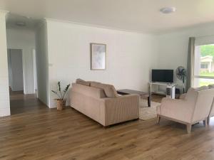 Spacious, Modern & Central