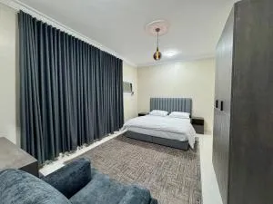 شقة غرفة و صالة - Al Janādirīyah