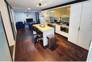 Luxurious 2 bedroom Urban Retreat In The Heart Of Melbourne