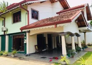Nest hostel negombo - Негомбо