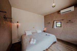 宮古島の自然豊かで静かなエリアroom0オリジナルインテリア小物が溢れる空間