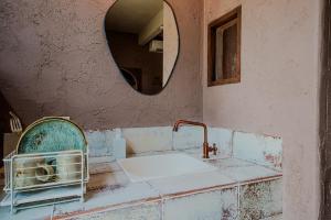 宮古島の自然豊かで静かなエリアroom0オリジナルインテリア小物が溢れる空間