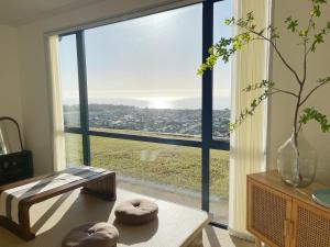 Panoramic Sea & Town View Oamaru 睁眼即见太平洋 I 躺观日月同辉
