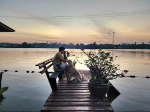 เรือนรอยน้ำ บ้านกามเทพ โฮมสเตย์ อัมพวา