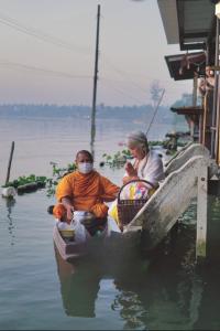 เรือนรอยน้ำ บ้านกามเทพ โฮมสเตย์ อัมพวา