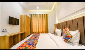 Hotel Midway #top rated #most awarded #prime location #luxury rooms #parking #rooftop cafe
