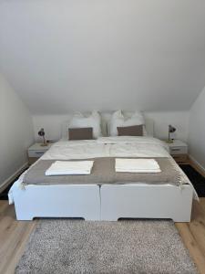 Modern 2 bedroom apartment with balcony