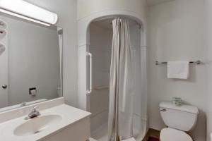 Quadruple Room - Non-Smoking room in Rodeway Inn