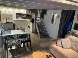 Maisons de vacances Guest House proche Disneyland Paris Piscine ouverte en saison estivale : photos des chambres