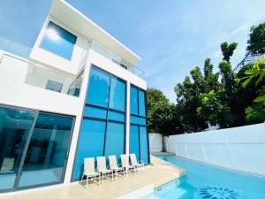 棕榈泉别墅e1六卧近步行街近中天海滩