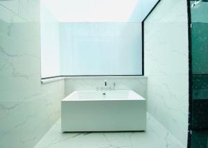 棕榈泉别墅e1六卧近步行街近中天海滩