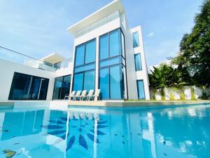 棕榈泉别墅e1六卧近步行街近中天海滩