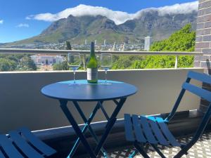 Chic City Studio Apartment with Mountain Views