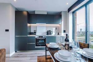 Leeds City Centre 2 Bed Flat - Roof Terrace & Free Parking