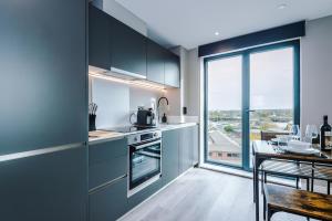 Leeds City Centre 2 Bed Flat - Roof Terrace & Free Parking