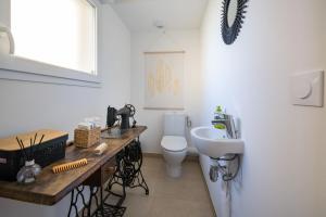 Olyvea suite méditerranéenne avec vue sur le port et la mer, à 2 minutes des plages