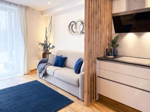 AlpenLuxus presents DESIGN LODGE - terrace & car park