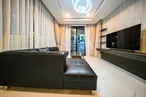 Aqua Pool Villa by VINYX