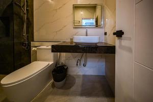 Aqua Pool Villa by VINYX