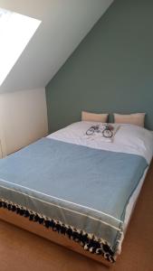 Chambre Vert Sauge, lit double 2 personnes, Maison en plein coeur du Parc Régional du Vexin