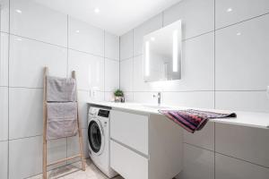 Central Apartment w Private Balcony in Oslo