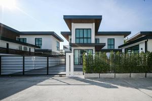 Aqua Pool Villa by VINYX