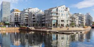 Central Apartment w Private Balcony in Oslo