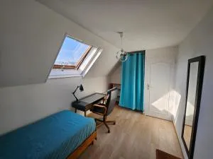 Spacious Room for Rent in Le Pecq - 勒韦西内
