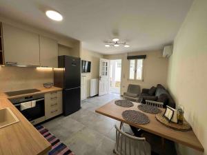 Leonidio Apartment Zenith-Nadir