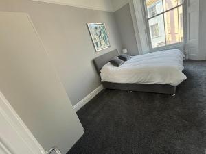 Stylish 2 Bedroom Maisonette