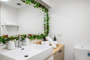 Boutique Studio Heart of Paradise