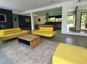 Not overlooked villa with heated pool 4 suites