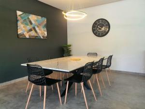 Not overlooked villa with heated pool 4 suites
