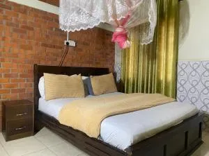 Senar Hotel - Kyebando