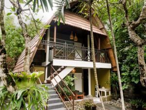 Two-Bedroom Cottage with Shared Kitchen