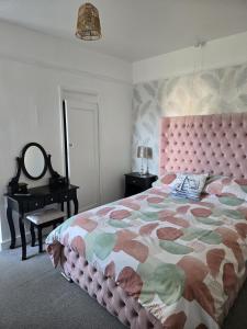 Large Double Room room in The Rosefield