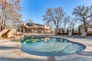 Kingston Home with Pickleball Steps to Lake Texoma! - Willow Spring