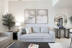 Sky High Luxury, Grande Signature, Burj Khalifa View, 5 minute walk to Dubai Mall