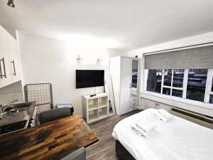 Light Studio with kitchenette close to Hyde Park